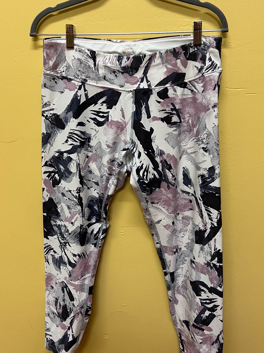 Woman  Calvin Klein Printed Active Leggings - White, Black & Mauve